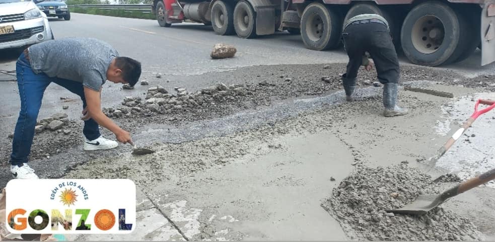 Bacheo de la vía Gonzol Sevilla,
